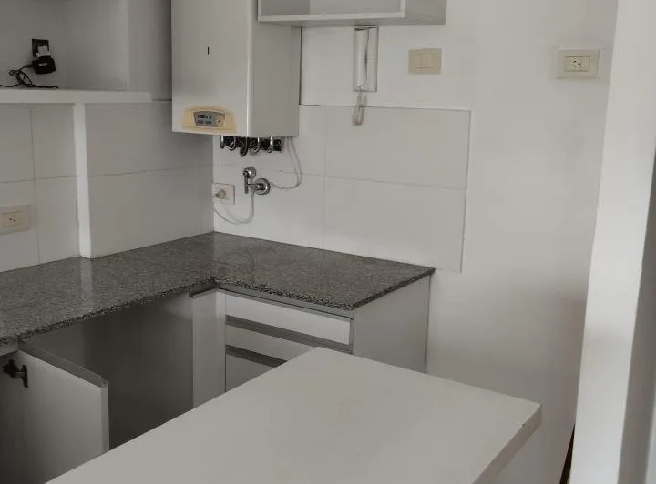 Apartamento de dois ambientes com vaga de garagem em Villa General Mitre