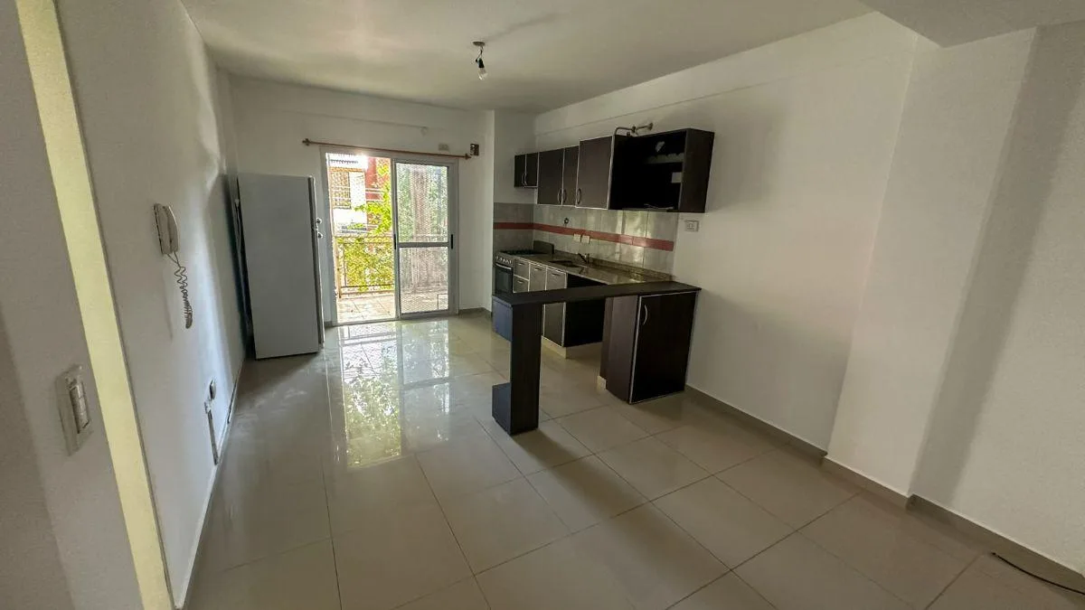 Two-room apartment with balcony in Caseros