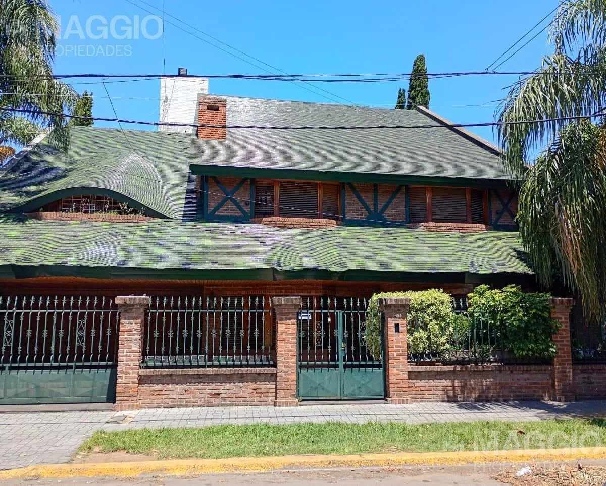 Casa comercial de 5 dormitorios en Ramos Mejía