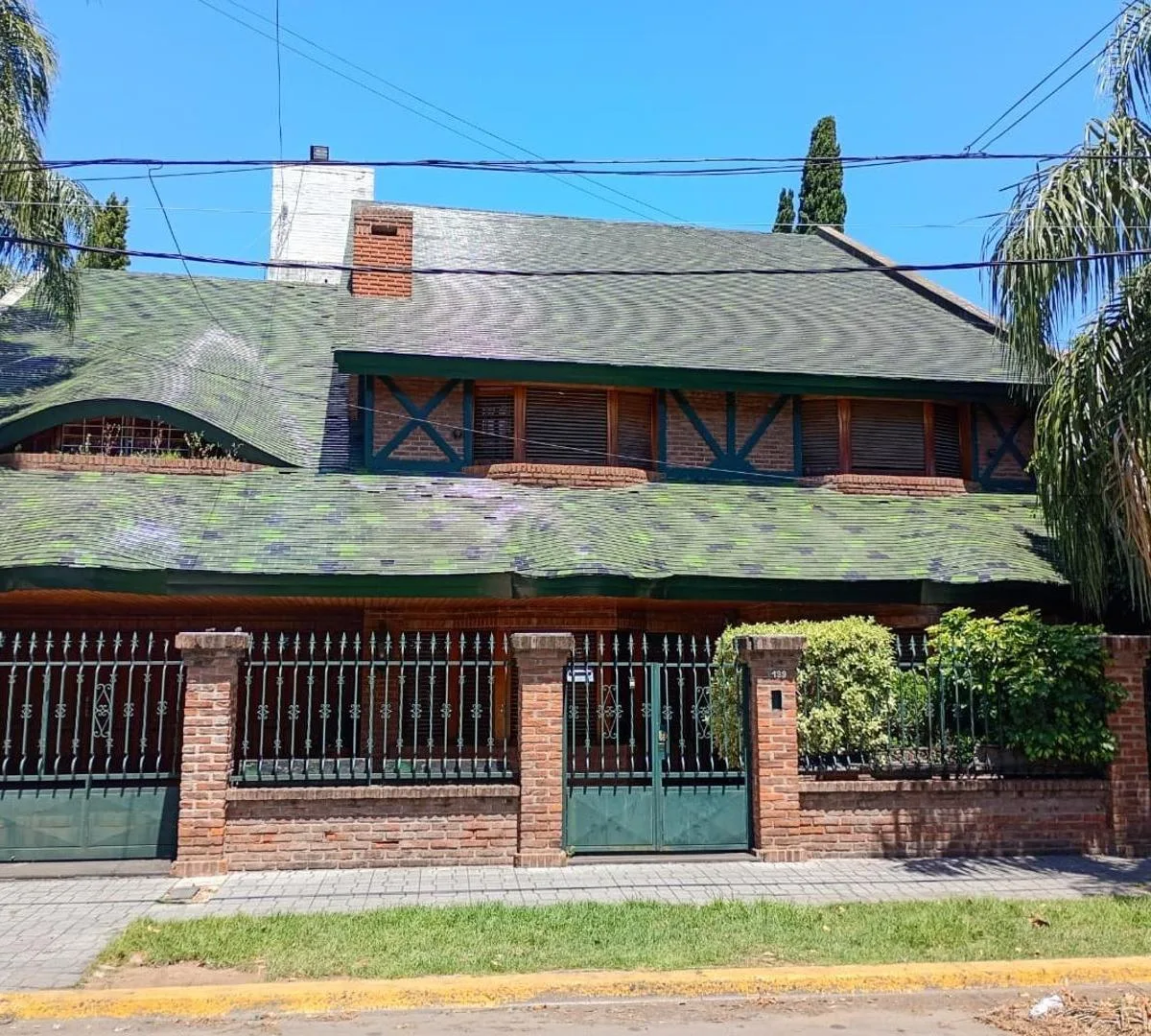 Chalet de 5 ambientes con 4 dormitorios en suite en Ramos Mejía