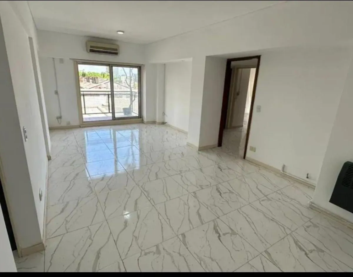 Apartamento de quatro ambientes com vaga em Quilmes Centro
