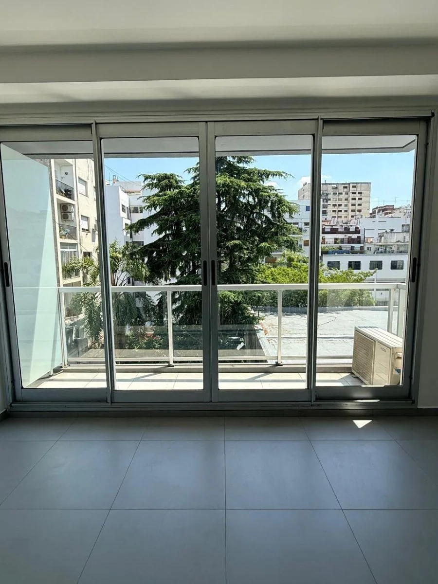 Monoambiente con balcón