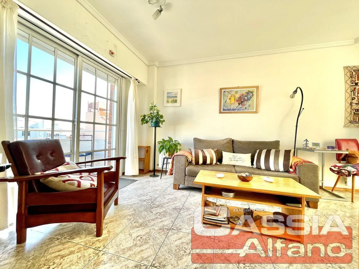 Duplex-style two-bedroom apartment in Banfield Oeste