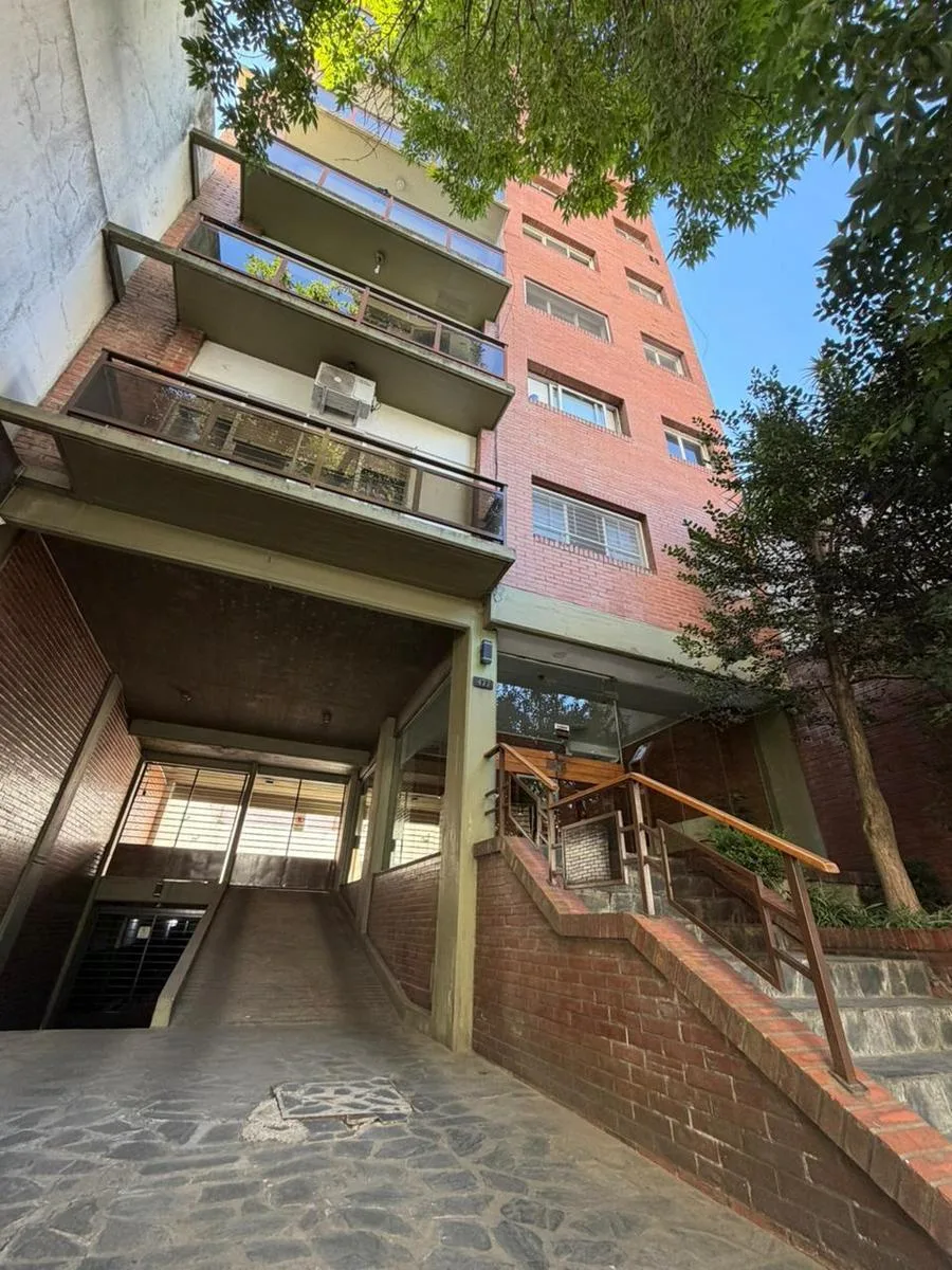 Apartamento de dois dormitórios em La Plata para alugar