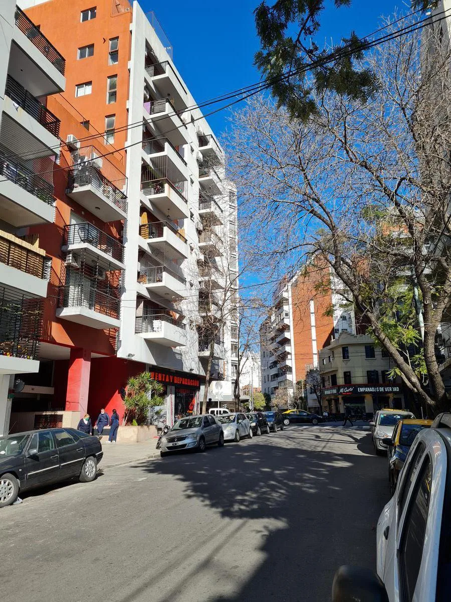 Palermo, piso alto con balcón