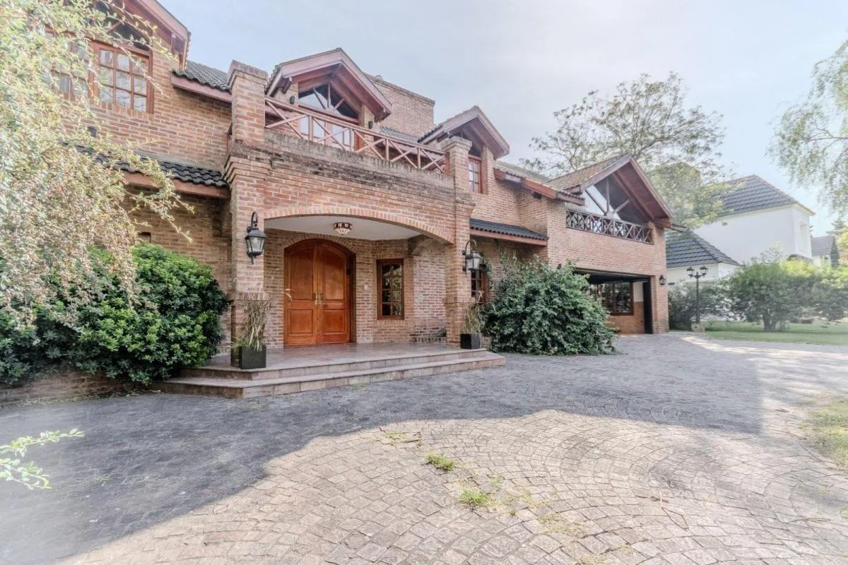 Casa de 5 dormitorios en Saint Thomas Canning, Esteban Echeverría