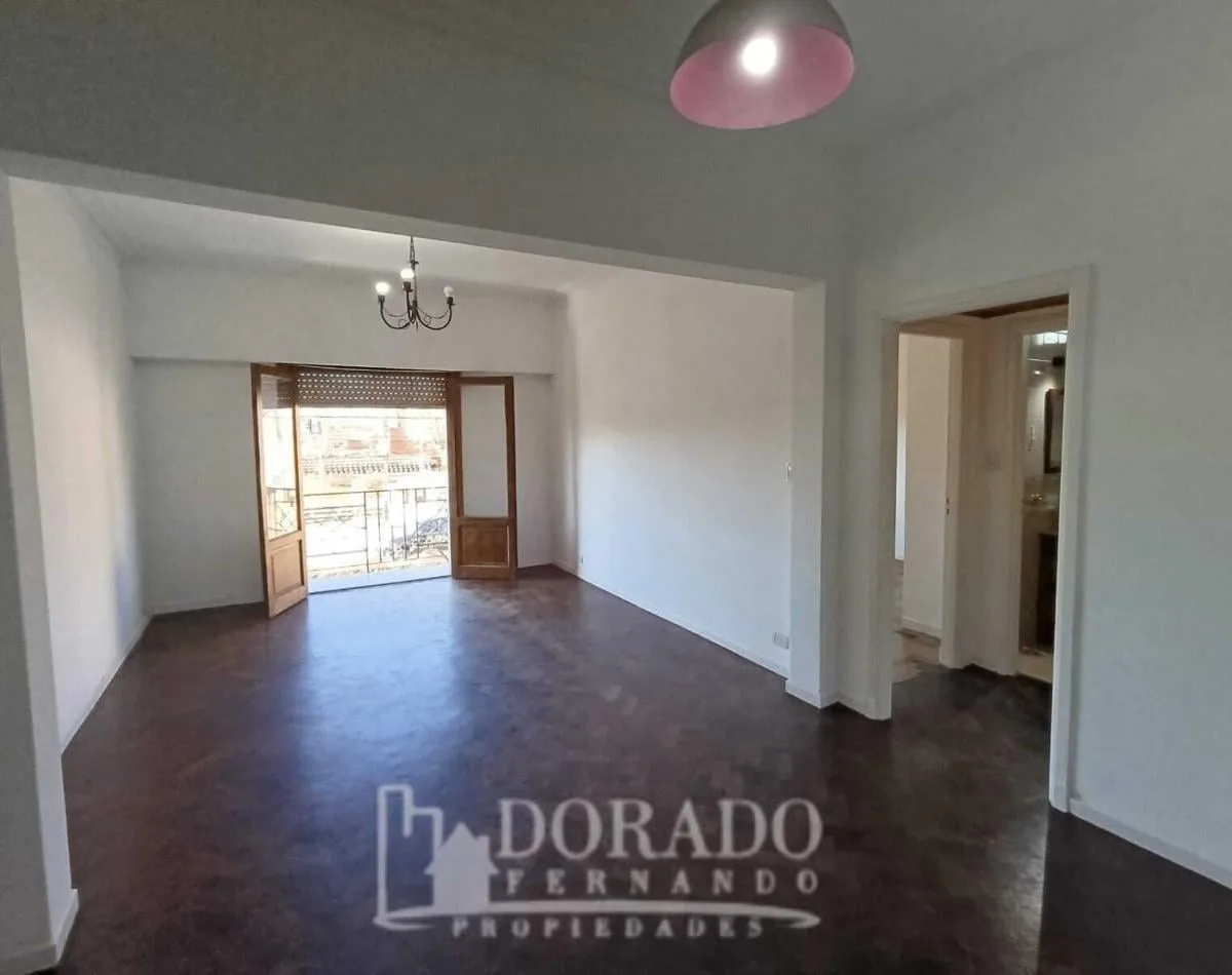 Departamento de 3 ambientes al frente con balcón en General San Martín