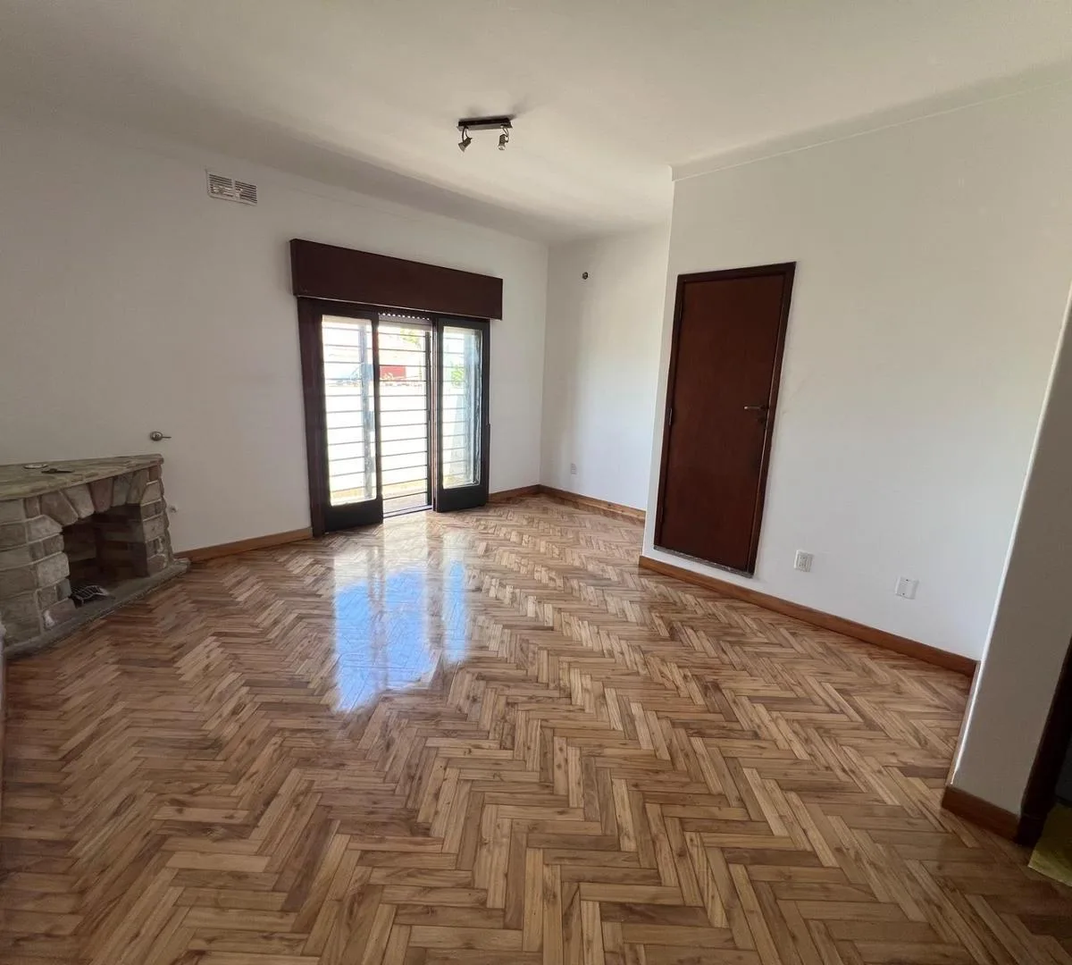Alquiler PH de 3 Ambientes con Cochera en Quilmes Oeste