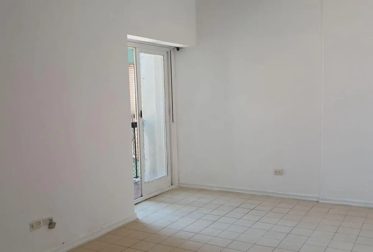 Departamento de 3 ambientes con balcón en Flores