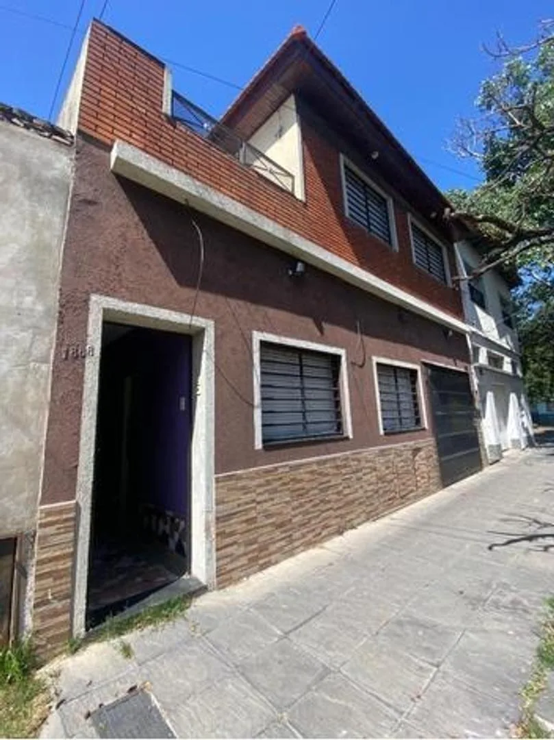 Two-room apartment on Calle Castelli in Lomas de Zamora
