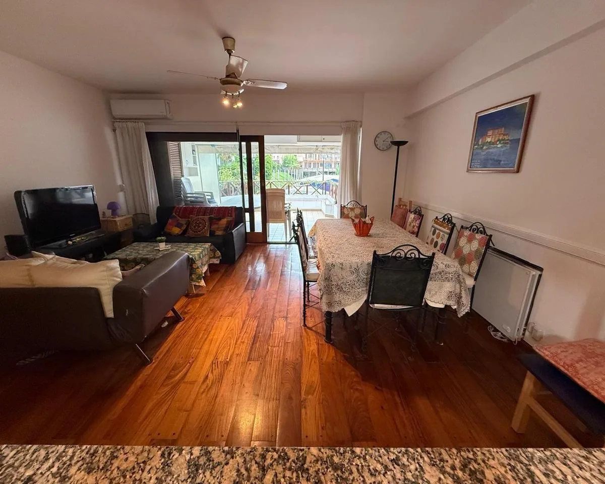 Two-bedroom apartment in Victoria