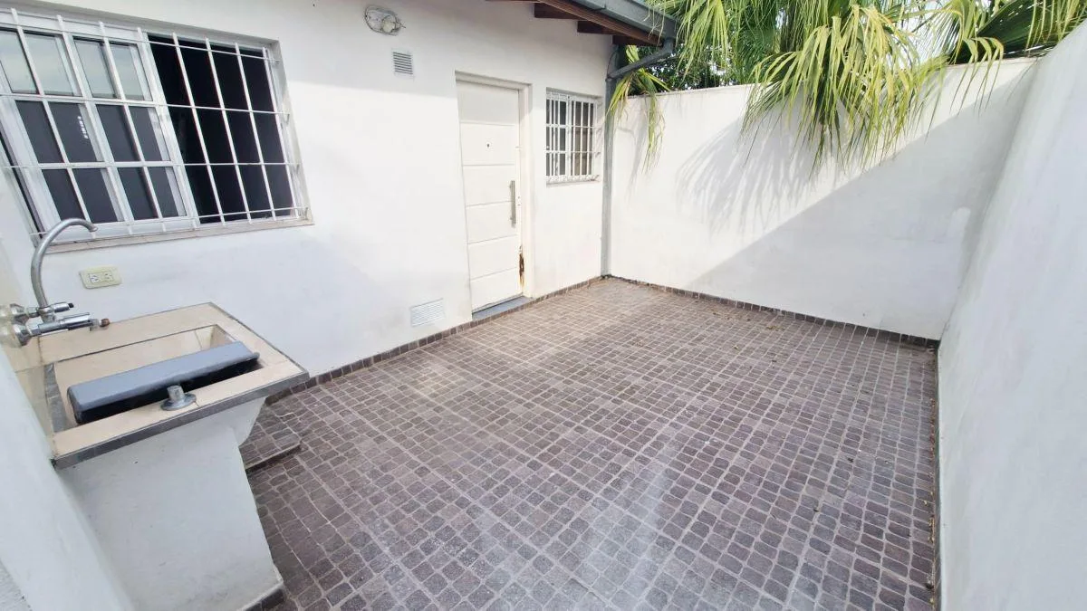 Two-room PH with patio in Avellaneda