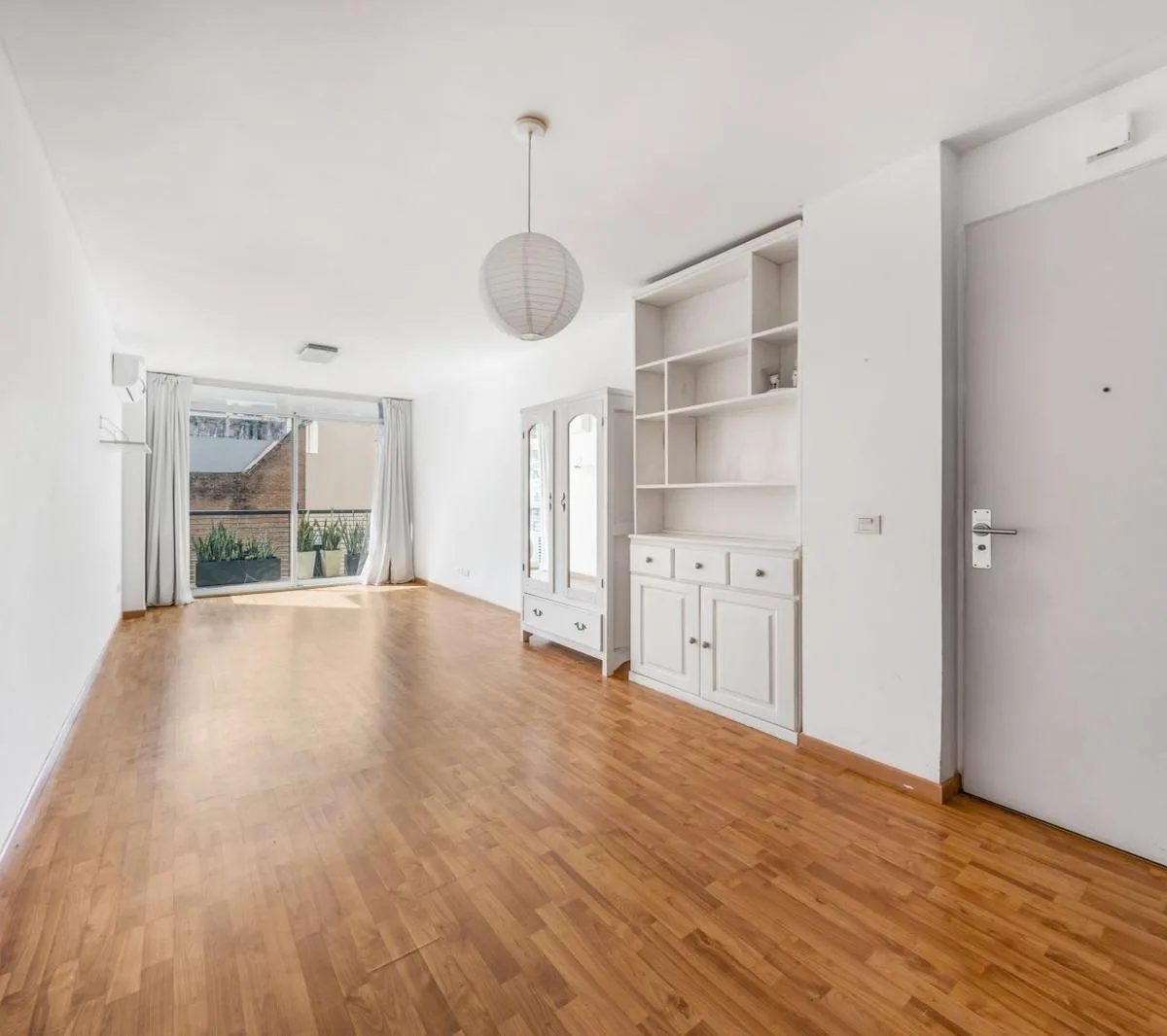 Kitnet em Palermo com varanda de fundos