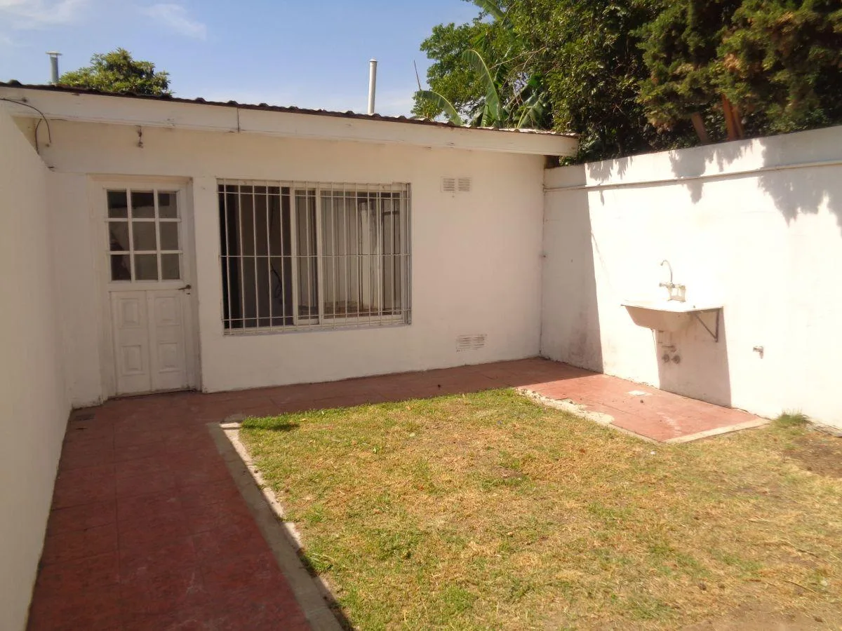 Alquiler de Departamento en Rafael Calzada, 3 Ambientes con Patio