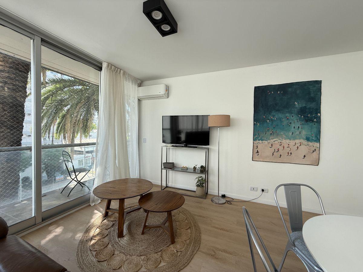 Modern furnished three-room apartment in Olivos with balcony on Av. Libertador