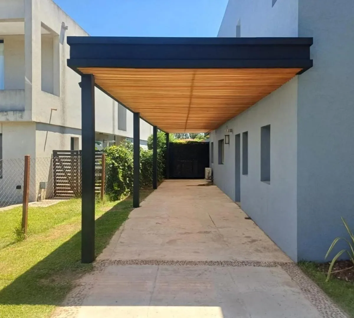 Four-bedroom house with lake view in Tigre