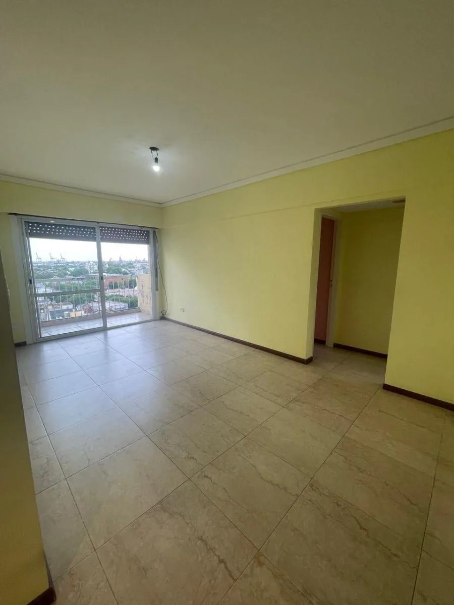 Departamento de 3 ambientes con balcón en Barracas