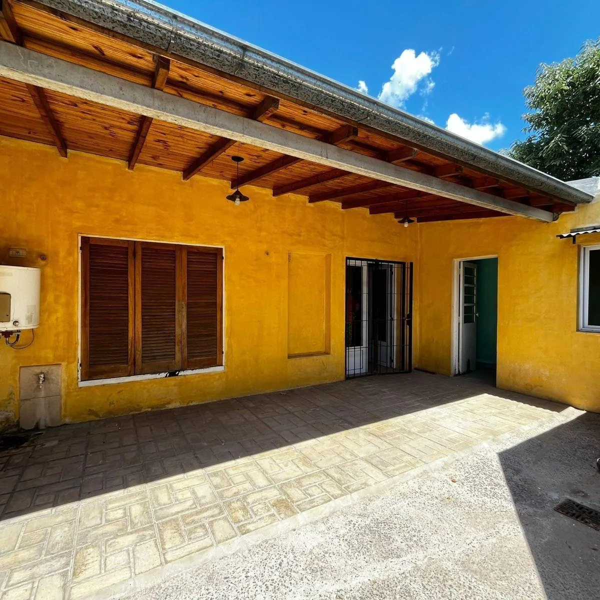 Casa de 2 dormitórios para alugar em Luján