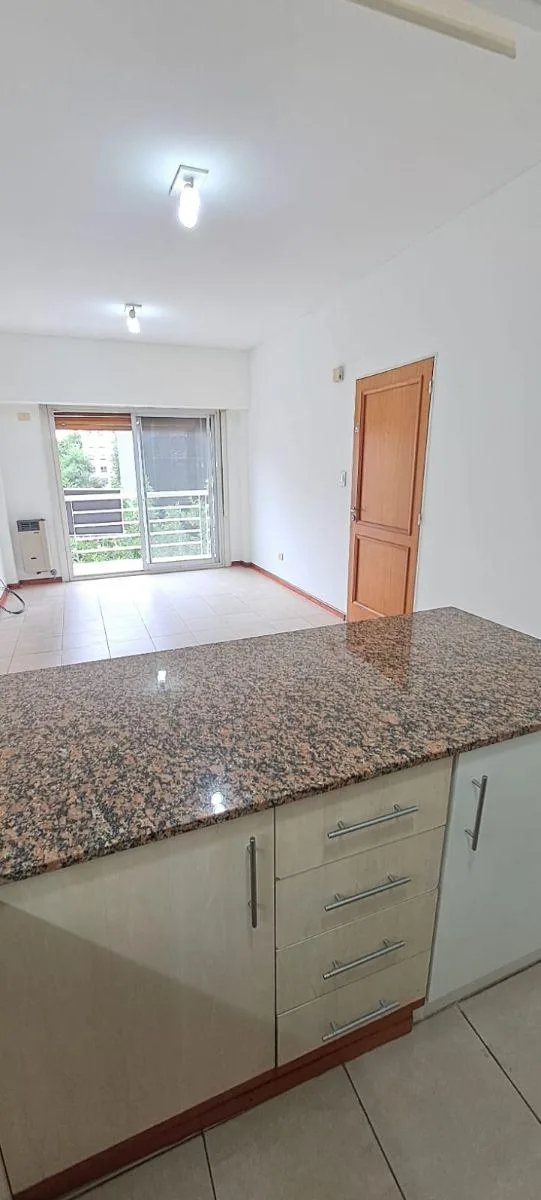 Квартира с 1 спальней в Quilmes Centro рядом с Plaza Conesa