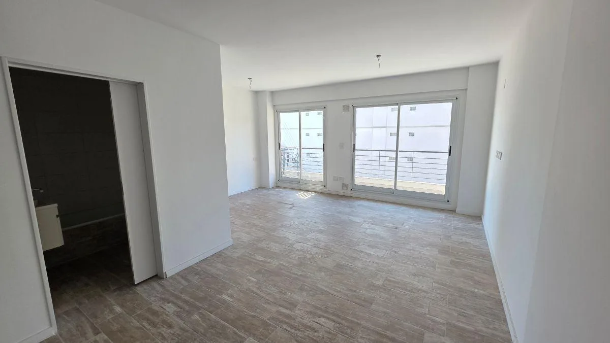 Новая квартира-студия с балконом в Flores