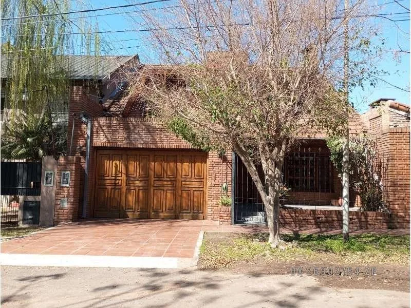 Casa com 4 dormitórios em Don Torcuato