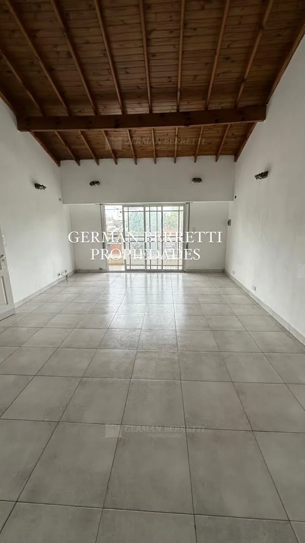 Three-room apartment with balcony in Valentín Alsina, Lanús