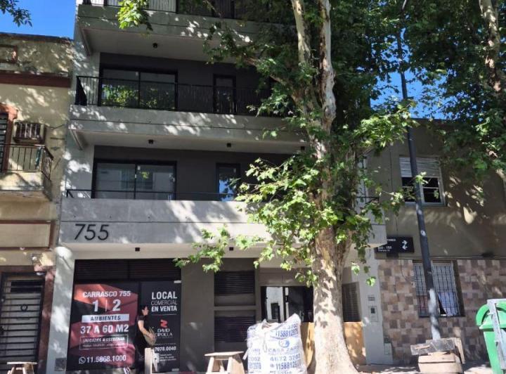 Квартира с двумя комнатами, новая, с балконом в Vélez Sarsfield