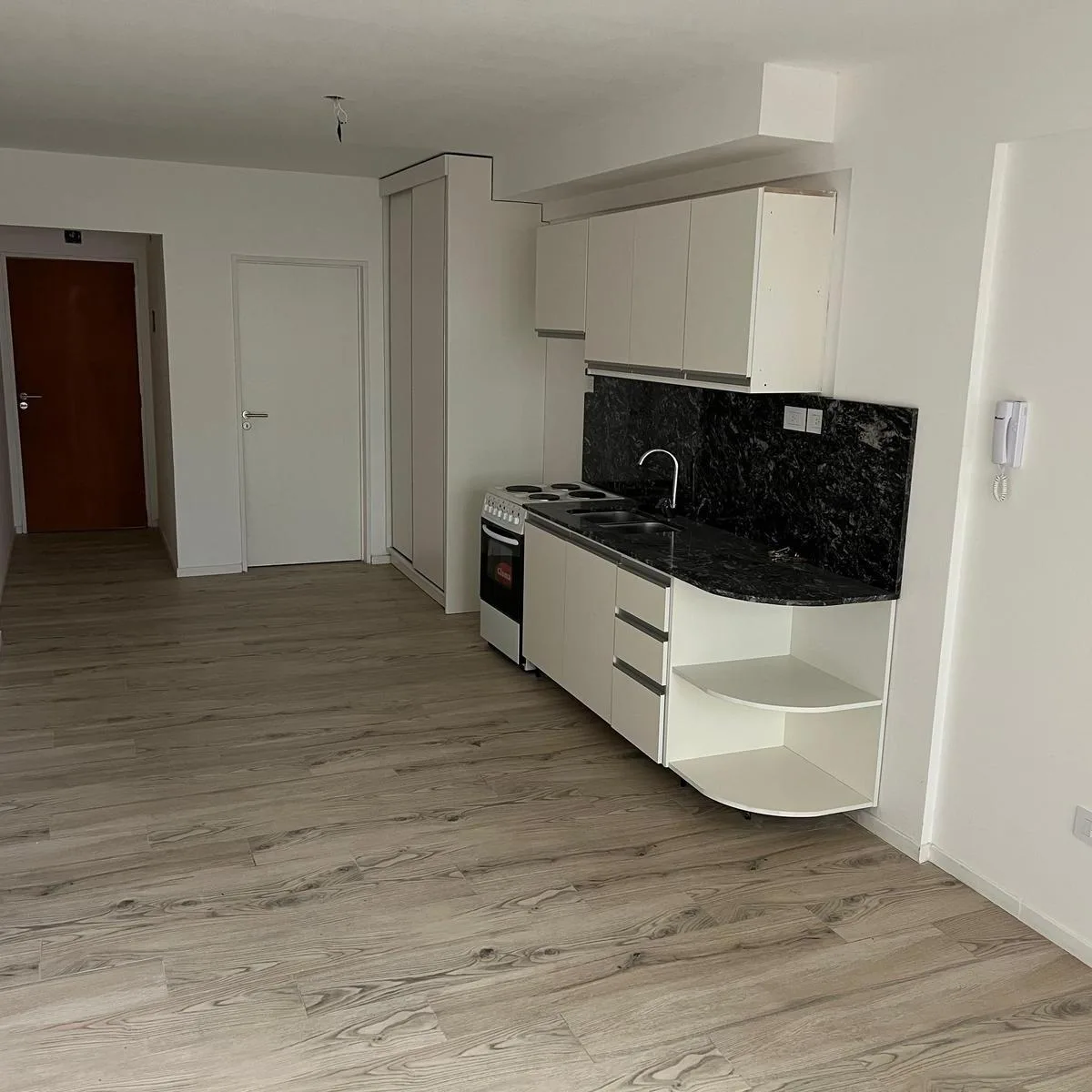 Kitnet novo com varanda em Palermo