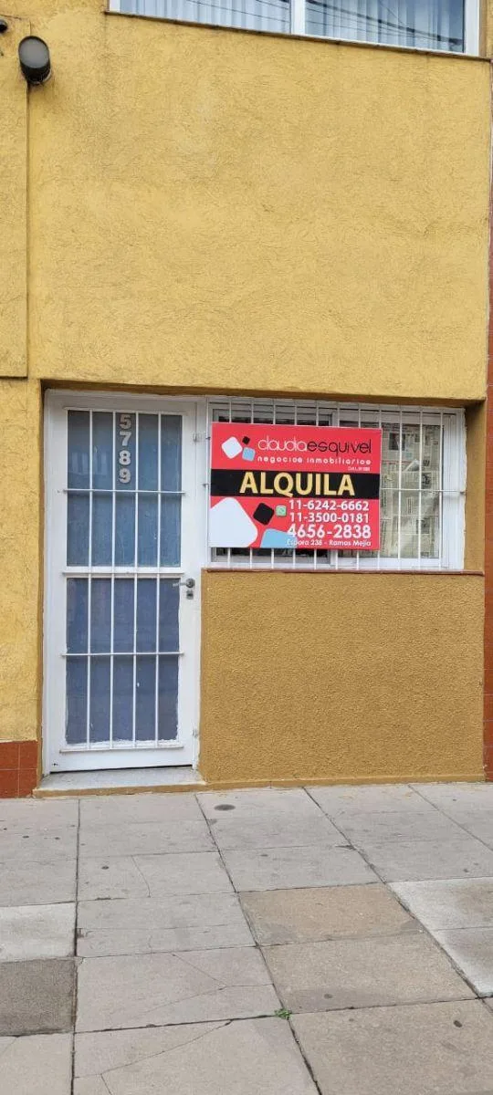 Studio PH apartment with small patio in Isidro Casanova Centro