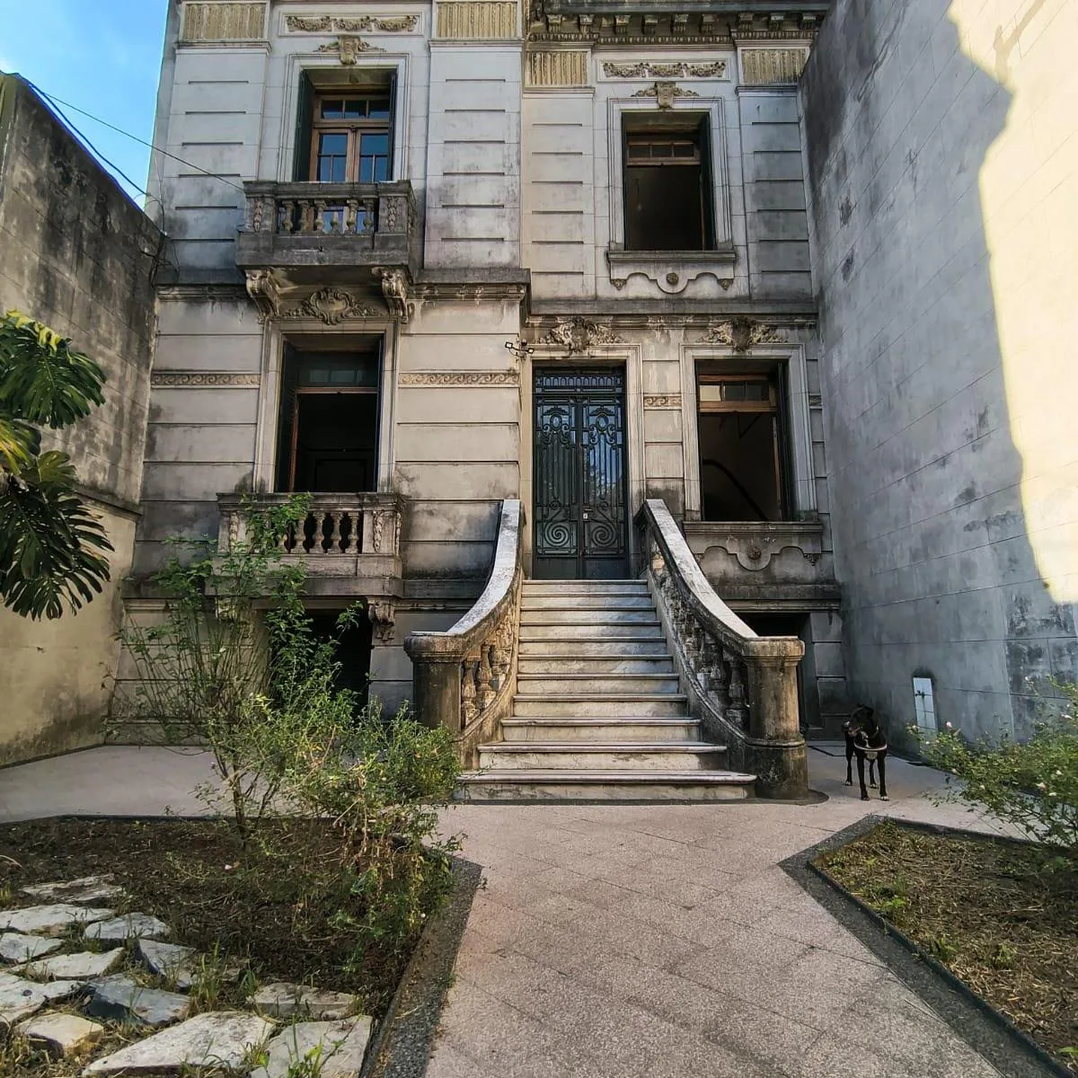 Casa de estilo com 9 dormitórios em Flores