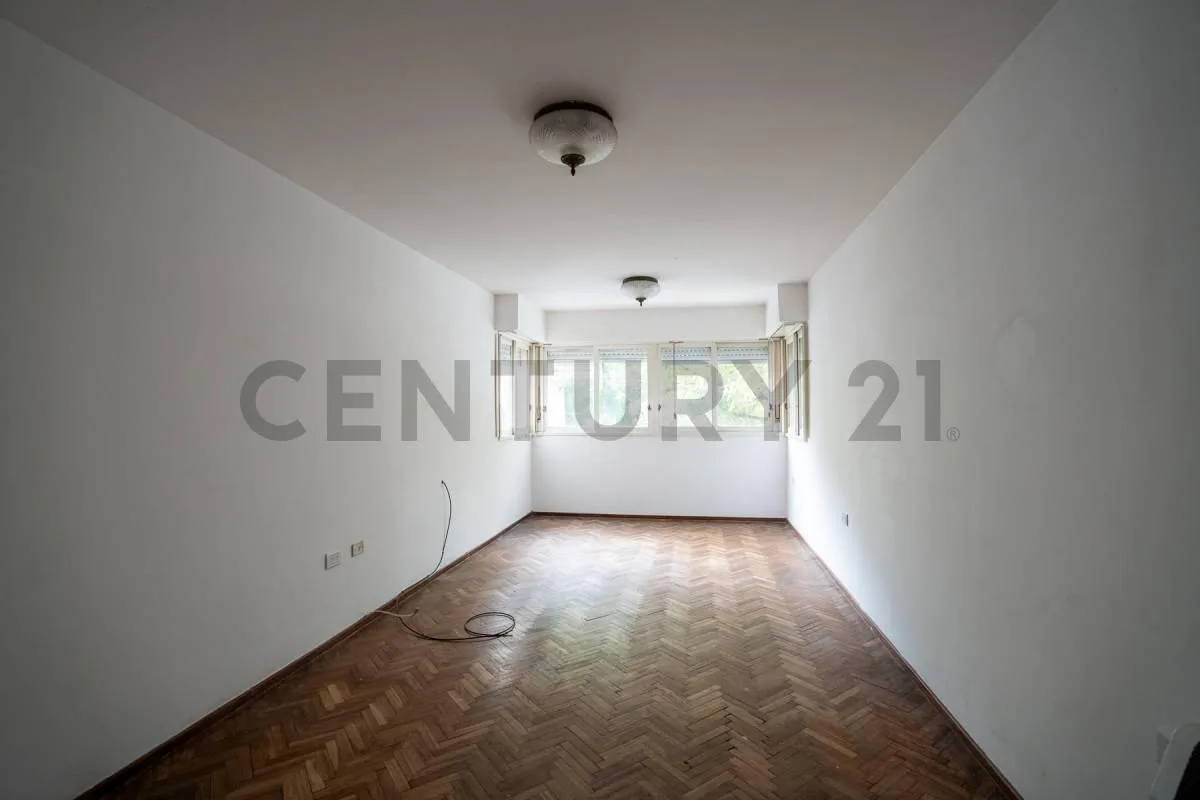 Three-bedroom ground-floor apartment in La Plata near UNLP