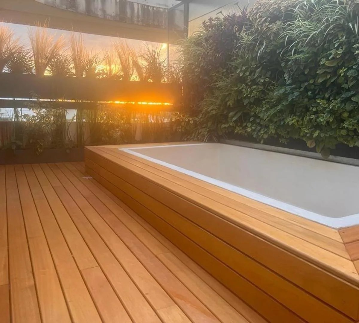 Apartment in Victoria with balcony and covered parking