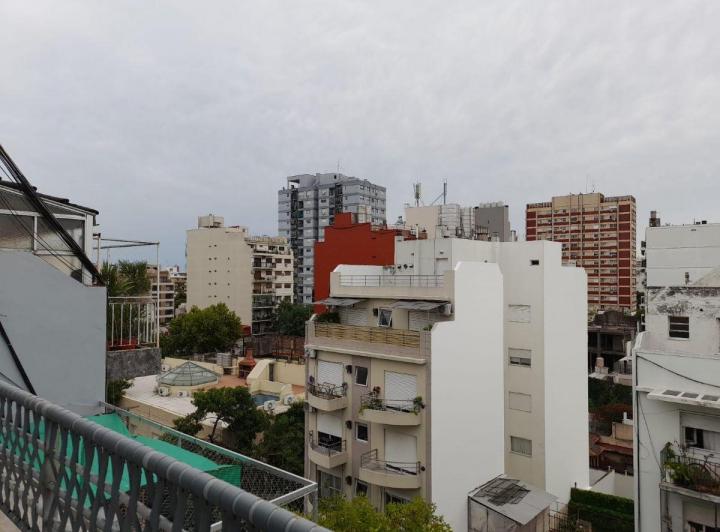 Three-room apartment with balcony in Colegiales