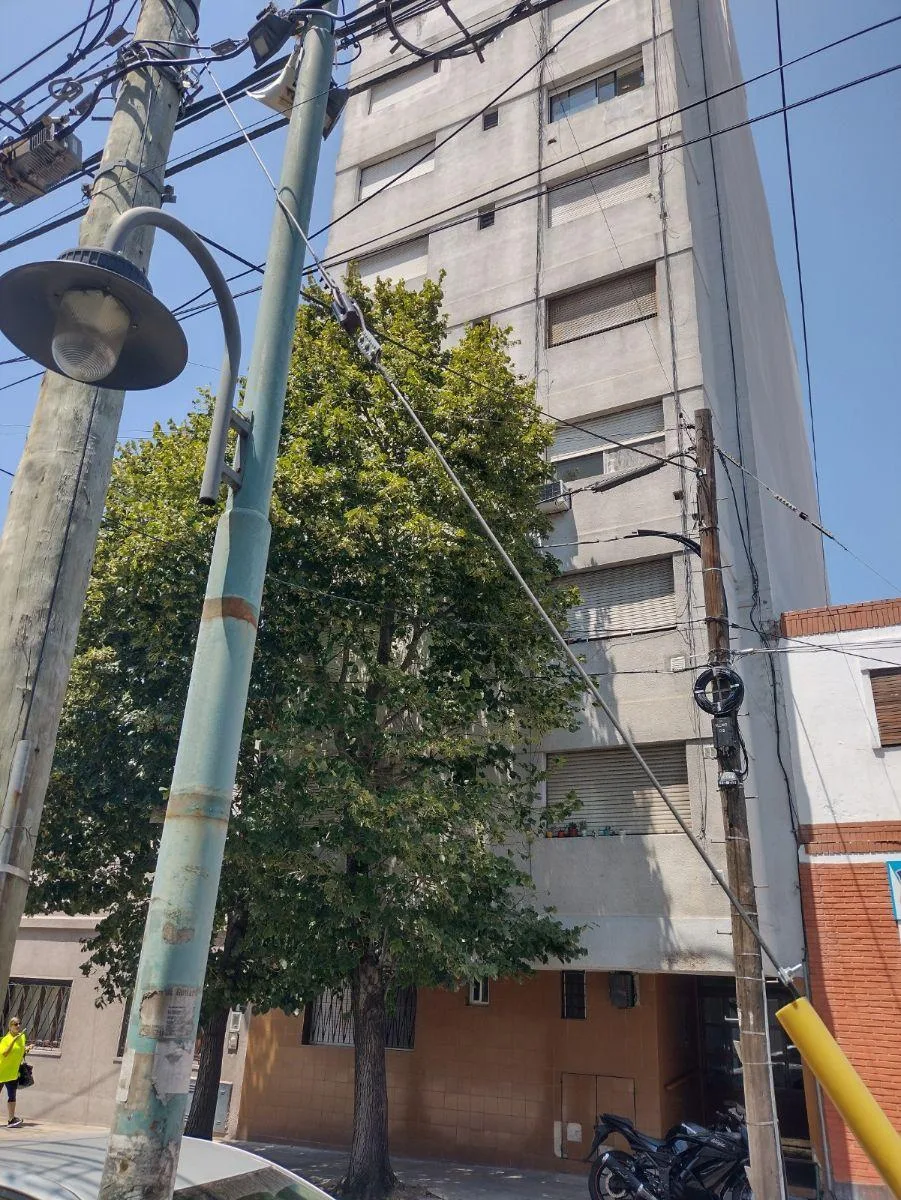 Corner, front-facing one-bedroom apartment in Vicente López