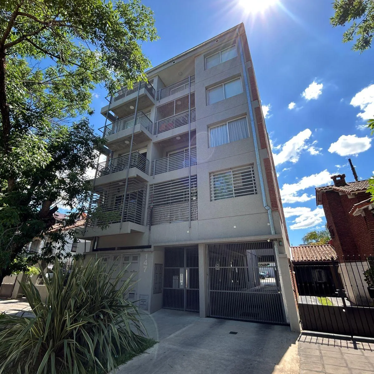1 bedroom, balcony and parking