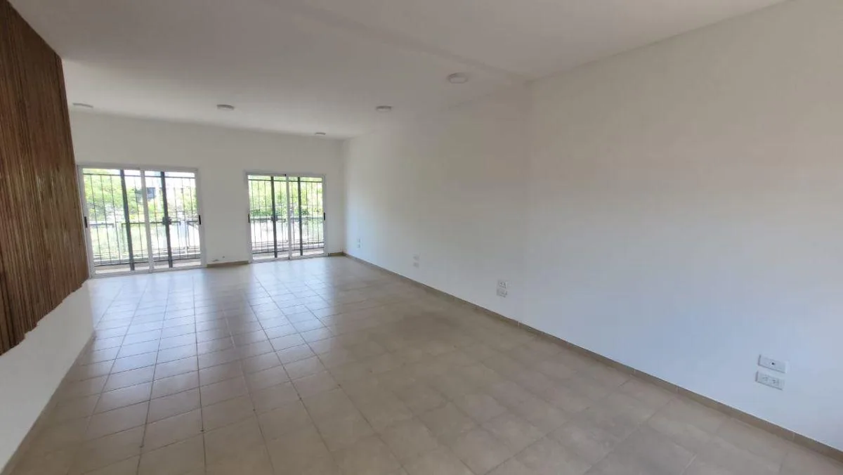 Hermosa Oficina Comercial/profesional a 100 m del Centro de Ituzaingó Norte