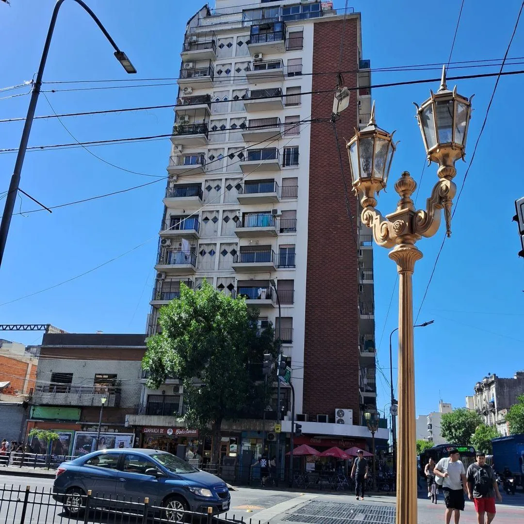 Two-room apartment on Av. Rivadavia in Flores