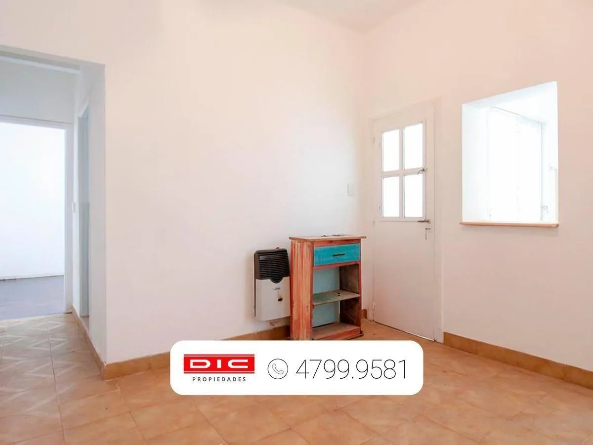 Apartamento de dois ambientes com pátio em Olivos