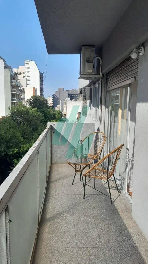 Apartamento de dois ambientes mobiliado em Villa Crespo