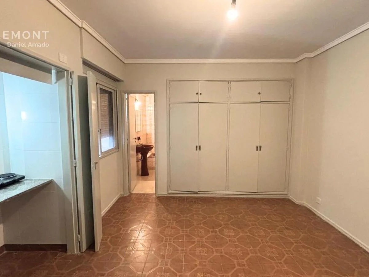 Unfurnished studio apartment for rent in Balvanera