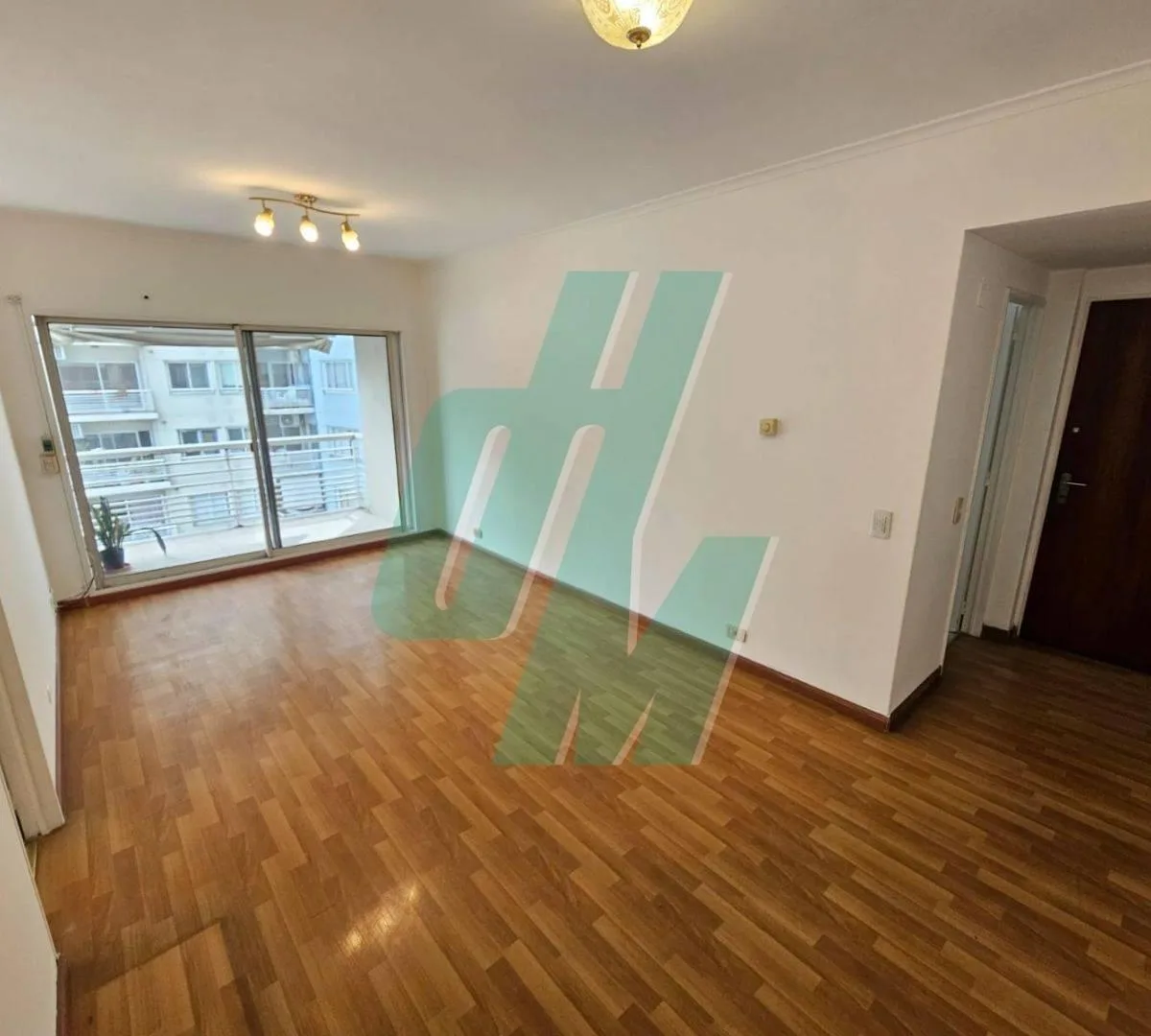 Квартира с 2 спальнями в Flores с балконом