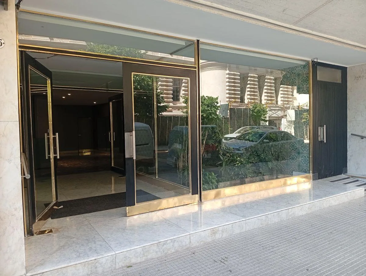 Two-bedroom apartment with service room in Recoleta