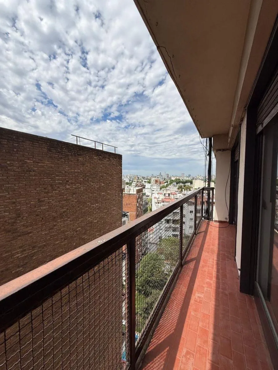 Departamento de 70 m&sup2; con 2 Dorm. con Depencia y Cochera en Alquiler en Belgrano