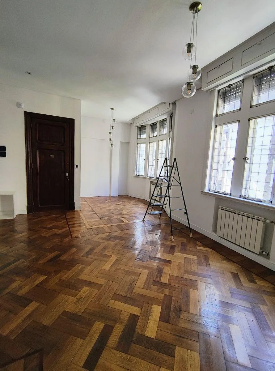 Refurbished three-bedroom half-floor unit in Recoleta