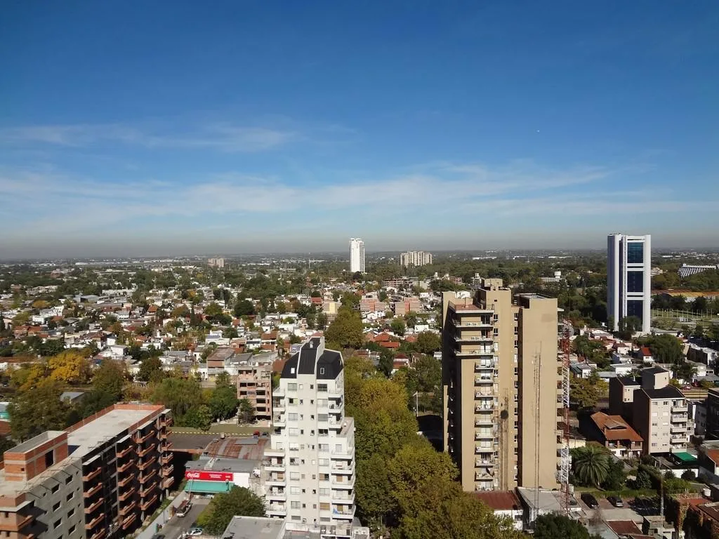 Departamento de 2 ambientes en piso alto en Tigre Centro