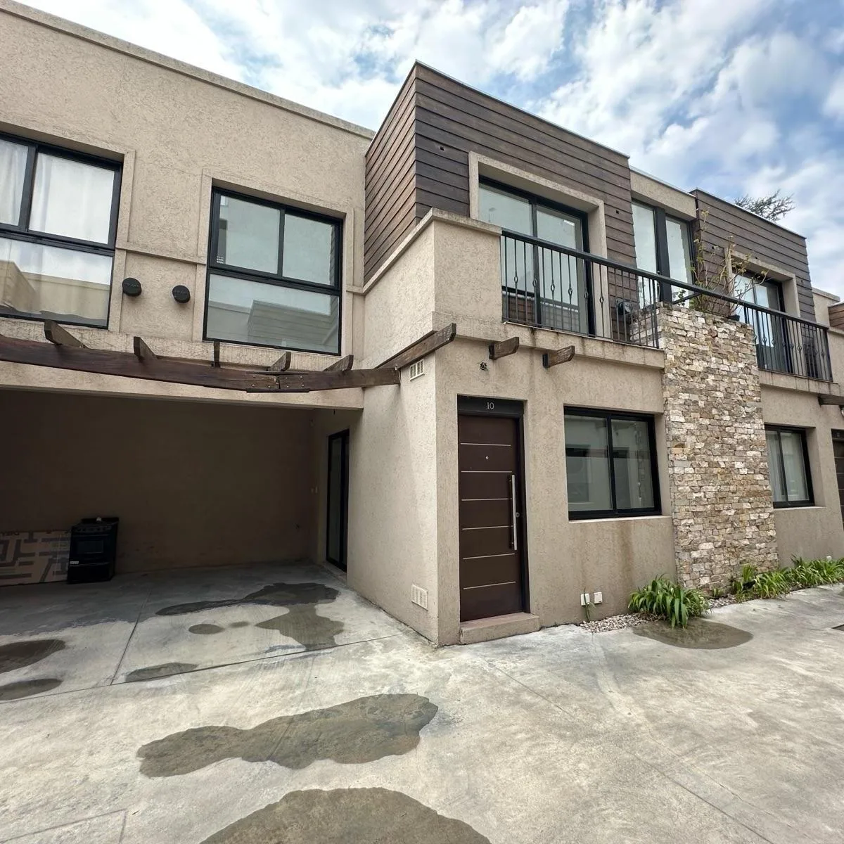 Departamento dúplex de 3 ambientes con cochera en Luján