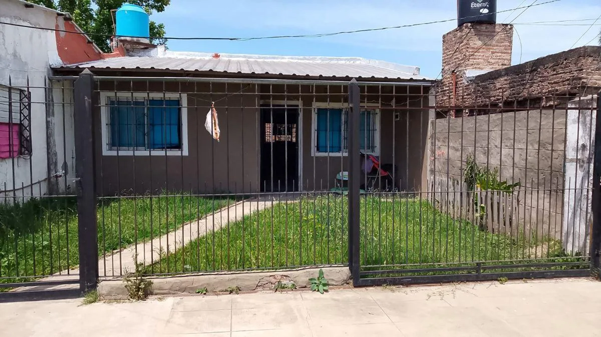 Casa com 2 dormitórios em Moreno, Paso del Rey