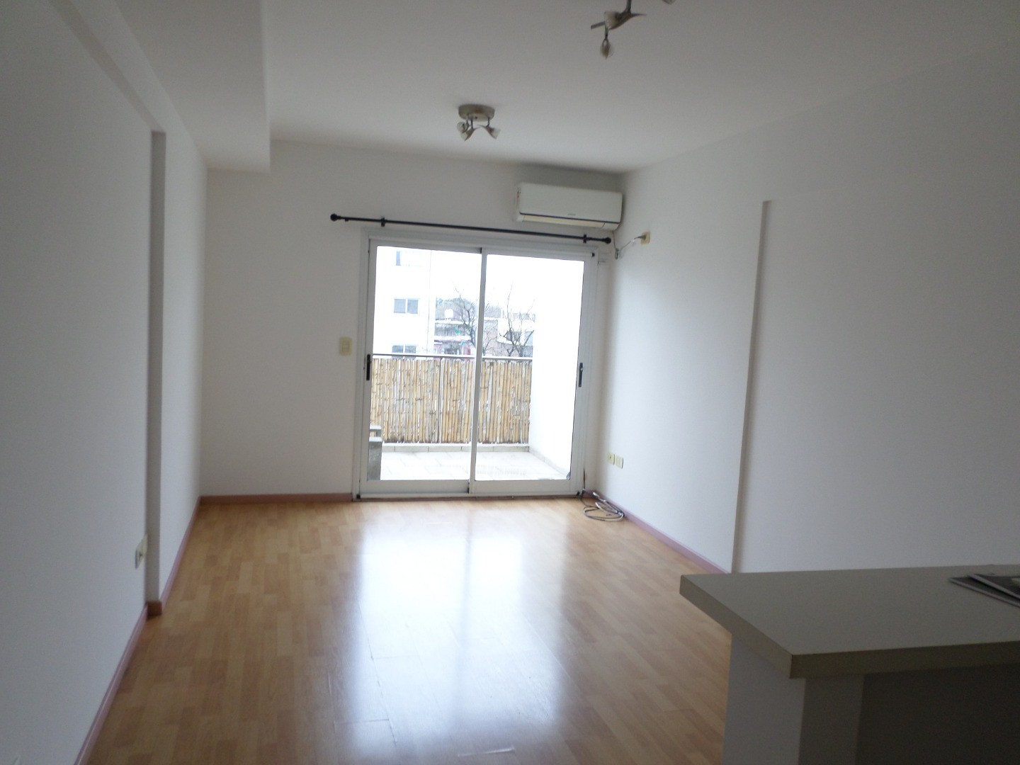 Two-room apartment with parking in Vicente López
