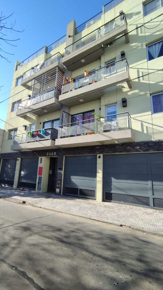 Apartamento de dois ambientes com vaga fixa em Monte Castro