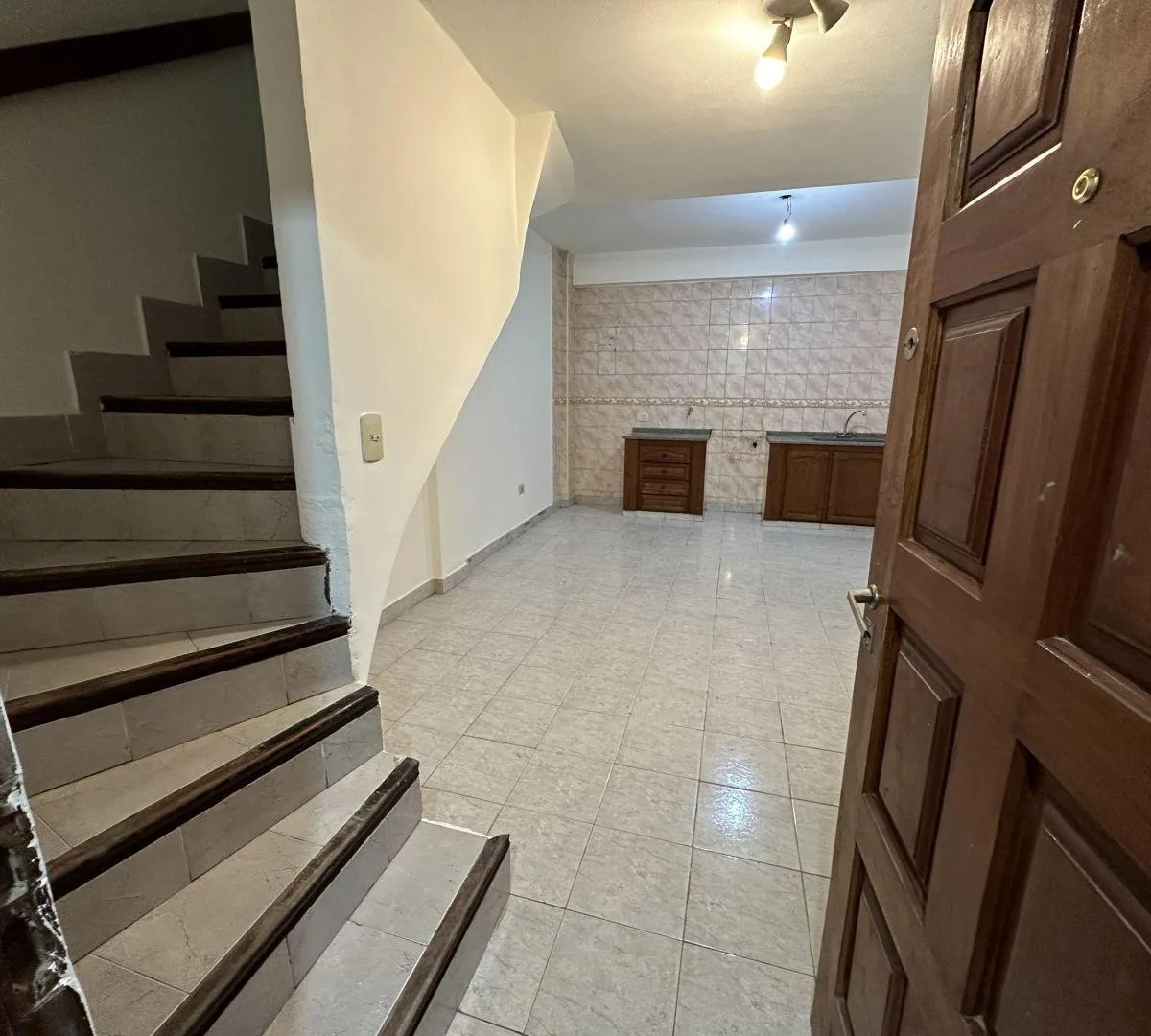 Apartamento duplex de 3 ambientes em PH com pátio em Lanús